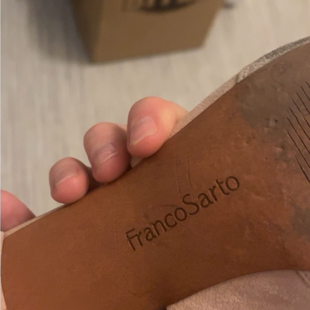 ๐ Franco Sarto Light Pink/Cream Short Heels ๐ - Picture 4 of 9